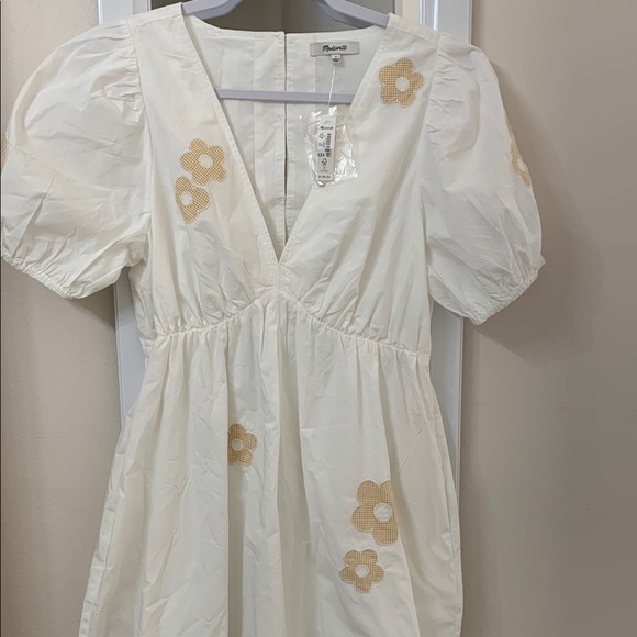 Madewell Dresses & Skirts - Madewell Ivory Dress with Beige Floral Details